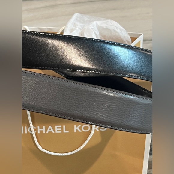 *Brand NEW* Michael Kors, 38 mm CTFR Jeans belt. Too sided Black or Gray - Picture 3 of 7
